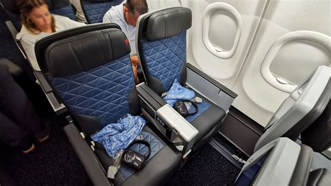 Delta Comfort+ bulkhead row on Airbus A350 behind Premium Select