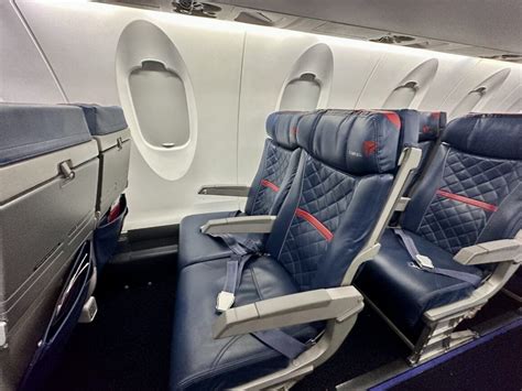 delta comfort plus cabin interior crj900 in flight service