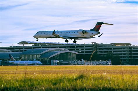 delta crj900 at sarasota bradenton airport florida tarmac