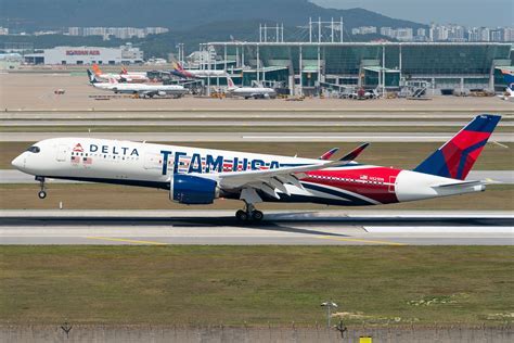 delta korean air partnership promo at seoul incheon airport duty free corridor
