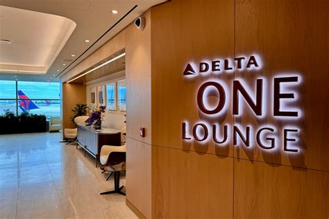 delta one lounge dining area at jfk international terminal