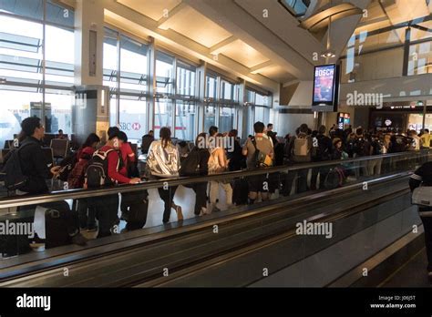delta passengers waiting at gate for boarding with confusion over basic main zone