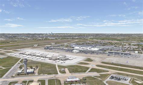 Delta Sky Club Austin-Bergstrom expansion and Airbus aircraft at Concourse A