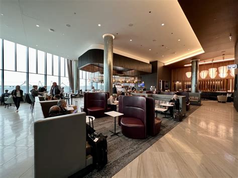 Delta Sky Club Chicago O’Hare direct boarding M11