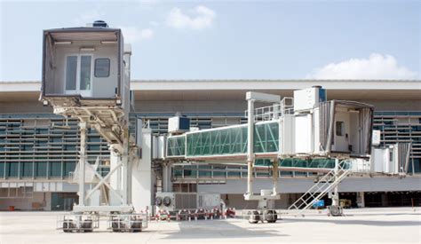 Dual boarding bridges servicing an A380 at Melbourne Airport