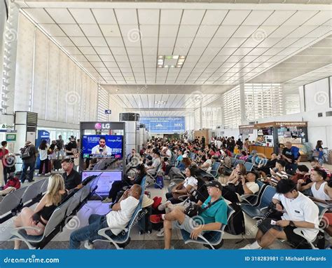 Dubai International Airport A380 boarding gates crowded long haul passengers