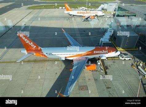 easyJet fleet lineup at Gatwick apron during summer peak traffic