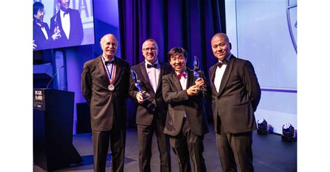 EHang CEO Hu Huazhi being awarded the Living Legends of Aviation honor
