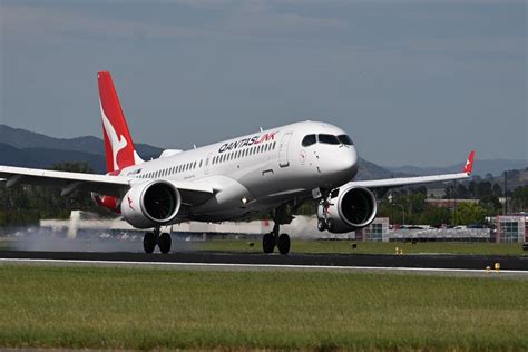 Embraer 190 regional jet to replace Fokker F100 in QantasLink fleet
