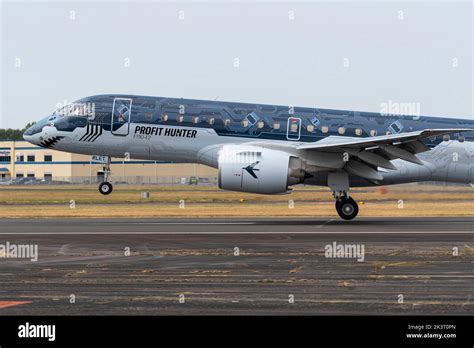 embraer e190-e2 jet landing at regional indian airport
