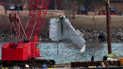 emergency response teams at Potomac River following Flight 5342 crash