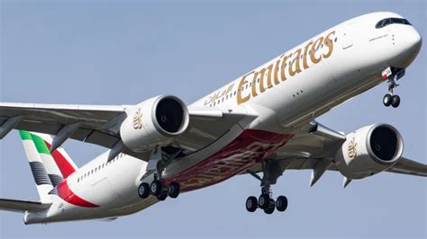 Emirates Airbus A350 in flight replacing delayed Boeing 777X capacity