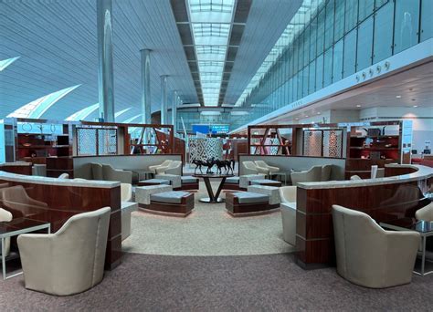 Emirates business class lounge Dubai direct gate access