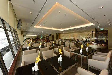emirates changi airport lounge shower and dining facilities