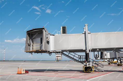 empty jet bridges at regional US airport after carrier scale-backs