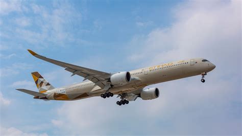 etihad airways airbus a350 landing at charlotte douglas international airport
