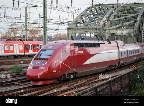 eurostar arriving at cologne central station