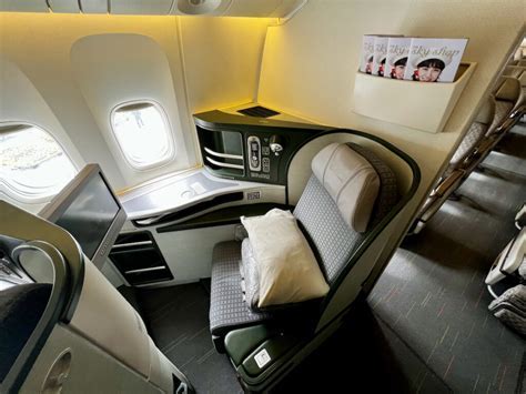EVA Air Royal Laurel business class seat layout cabin detail service meal