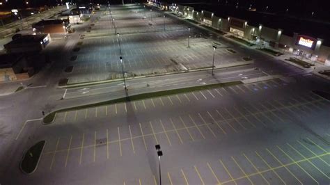 evening shot of Everett FedEx Office with empty parking lot and closed signage