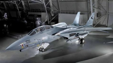 F-14 Tomcat alongside an F/A-18E, illustrating design and performance differences