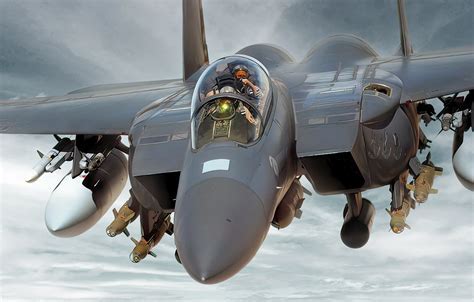 F-15E Strike Eagle HUD projecting targeting information during flight