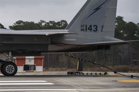 f-16 arrestor hook deployment