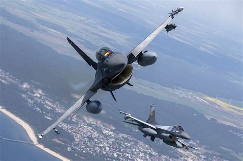 f-16 fighter jet in flight