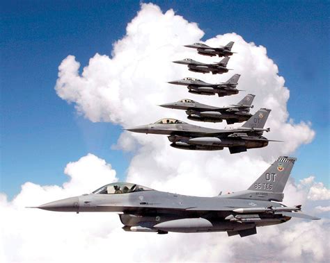 f-16 fighter jet in flight