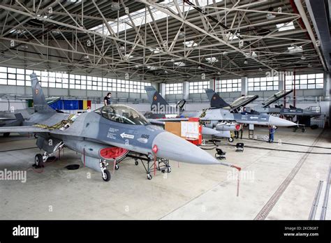 f-16 maintenance hangar
