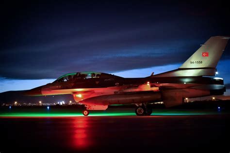f-16 MLU night interception with searchlight
