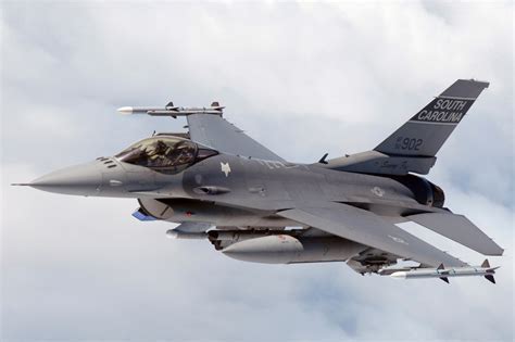 F-16 overview in flight