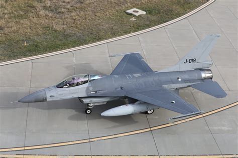 f-16 pilot training