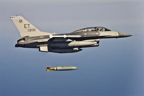 f-16 releasing guided bombs gulf war