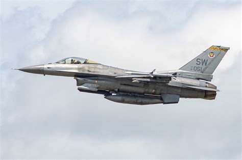 f-16 vs rafale in action