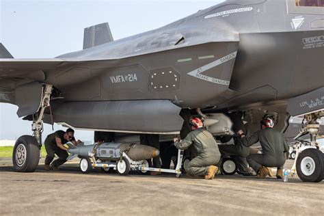 F-22 conducting airstrikes in Syria using JDAMs