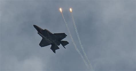 F-22 deploying mini decoys during countermeasure tests