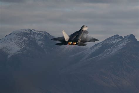 F-22 thrust vectoring maneuvers in high AoA flight