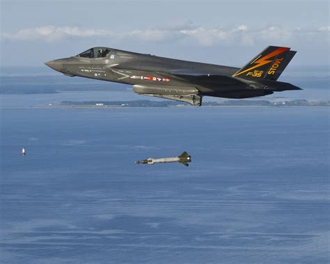 f-35 launching GBU-12 Paveway II