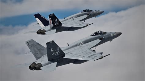 F/A-18E performing combat maneuver