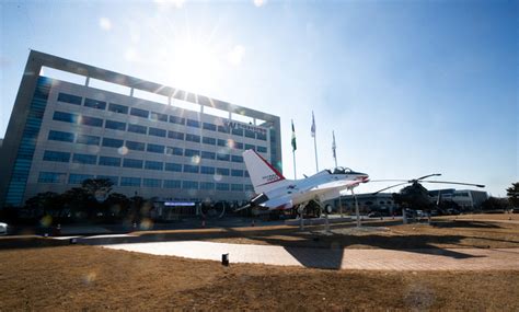 FA-50 with KALCM undergoing taxi trials at sunset in Sacheon, South Korea