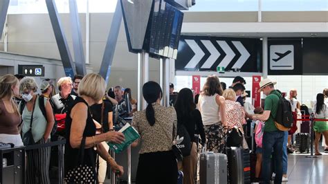 filipino students arriving in sydney international airport