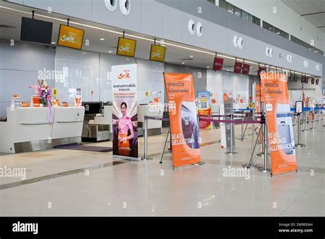 flynas passenger traveling with cats at dubai international airport check-in counter