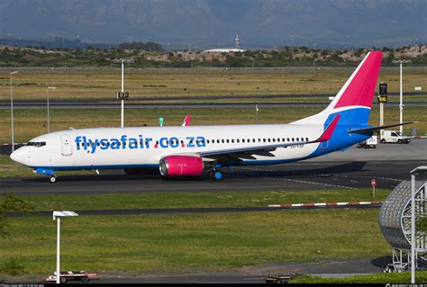 FlySafair Boeing 737 turnaround at Cape Town International Airport
