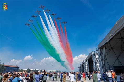 Frecce Tricolori aerobatic team Big Cross Split