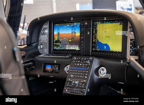 Garmin G1000 suite in Cirrus SR22 general aviation cockpit