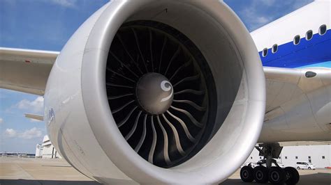 GE90-115B engine close up Boeing 777 massive turbofan
