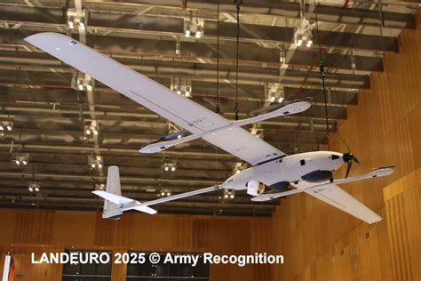 General Alexus Grynkewich speaking on Ukraine’s drone innovation at LANDEURO 2025 conference