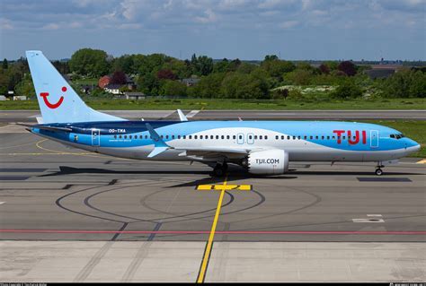 Go Fly boeing 737-300 taking off