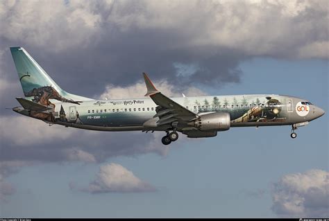 gol 737 max 8 landing at orlando international airport with magic kingdom in background