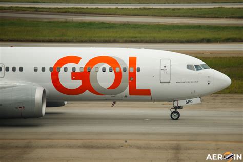 Gol Linhas Aéreas and Webjet aircraft together at Rio de Janeiro-Galeão in 2012